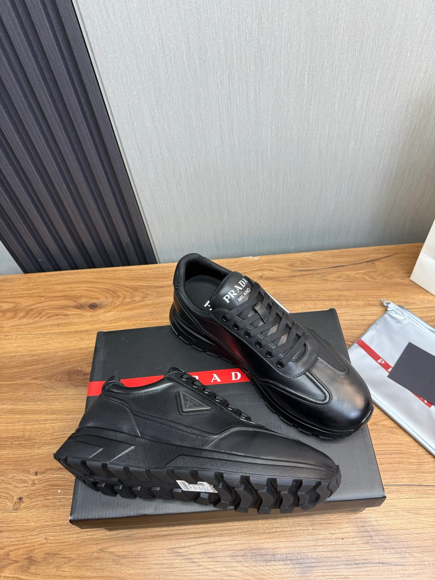 Factory price 640💰 [PRADA] Popular items in men's shoe counters, synchronized with the official website, 1 high-quality shipment ✔️Original cowhide + cowhide lining, 1🆚1 replica, original sole, 38-45 (45 customized, non-refundable)